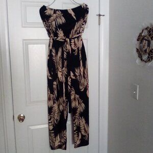 🎉Lovely Halter jumpsuit flower print Very soft with ultra stretch "L"🎉